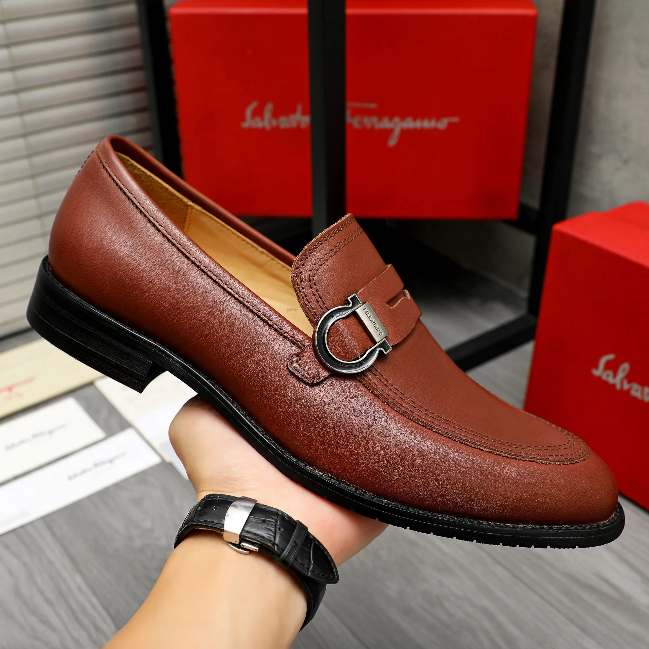 Men's men's shoes💰460 Product trademark: Ferragamo "Ferragamo" business slip-on leather shoes Regular size: 39-44 Product materials: Selected high-quality cowhide upper, cowhide lining, original outsole